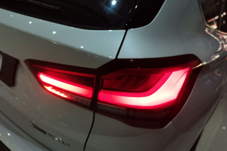 宝马X1 2021款 改款 sDrive25Li 领先型车身外观9