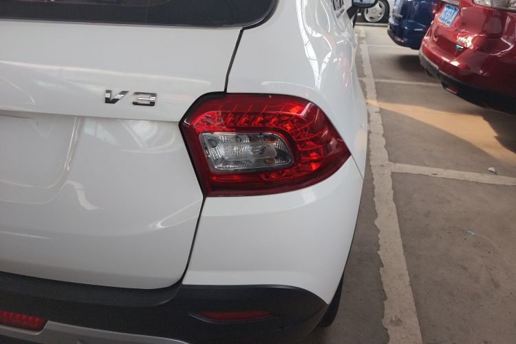 中华V3 2015款 1.5L 自动智能型车身外观9