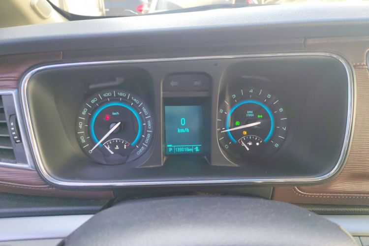 别克GL8 2015款 2.4L 豪华商务尊享版中控内饰14