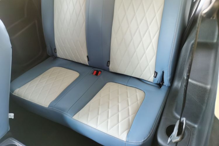 华晨新日i03 2021款 318km 31.45kWh中控内饰7004