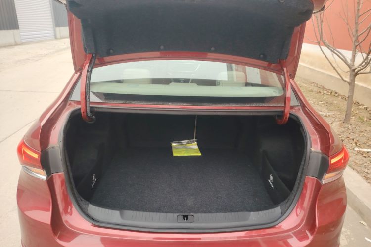 别克 英朗 2019款 15T 双离合互联精英型 国VI机舱底盘23