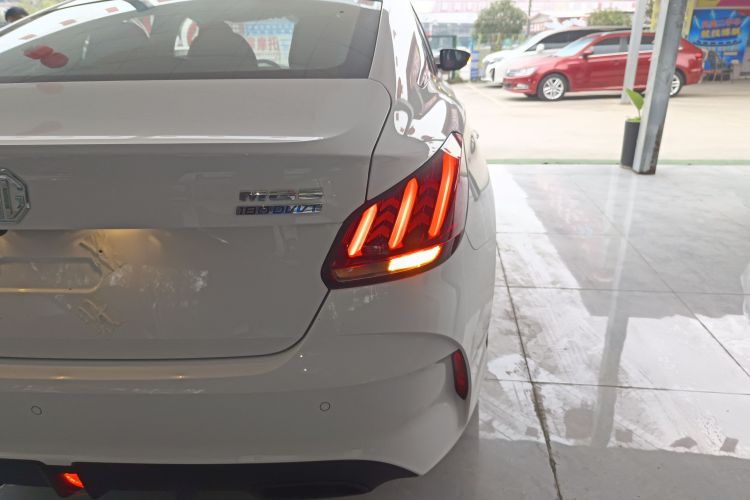 名爵 MG5 2023款 180DVVT 手动风尚版车身外观6006