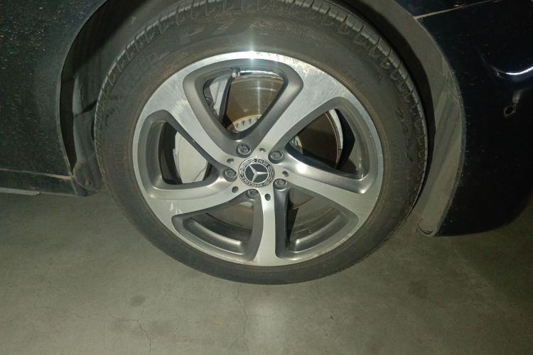 奔驰E级 2018款 改款 E 300 L 运动豪华型车身外观10