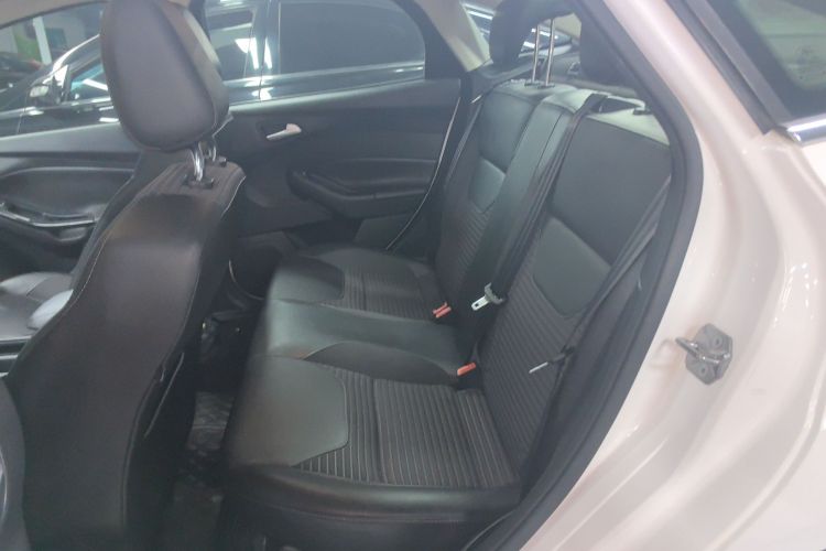 福特 福克斯 2018款 三厢经典 EcoBoost 180 自动精英型中控内饰7004