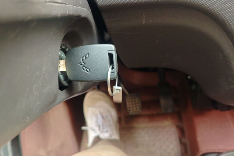 五菱汽车 五菱荣光 2019款 1.2L S 厢式运输车标准型5座中控内饰11