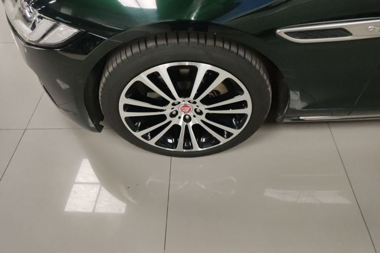 捷豹XFL 2022款 XFL 2.0T P250 两驱尊享豪华版车身外观6007