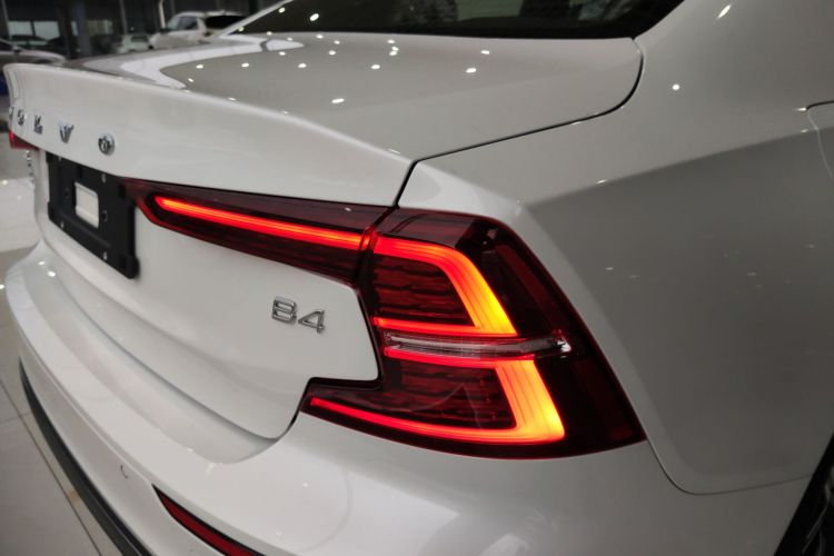 沃尔沃S60 2025款 B4 智逸豪华版车身外观9