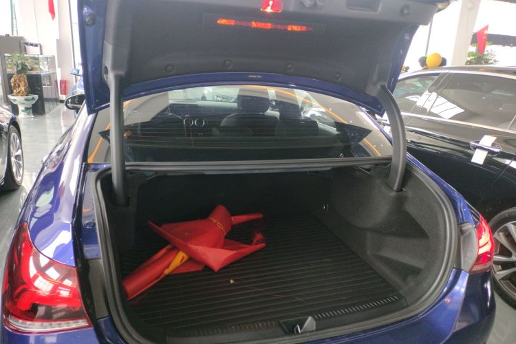 奔驰A级 2020款 改款 A 200 L 运动轿车动感型机舱底盘23