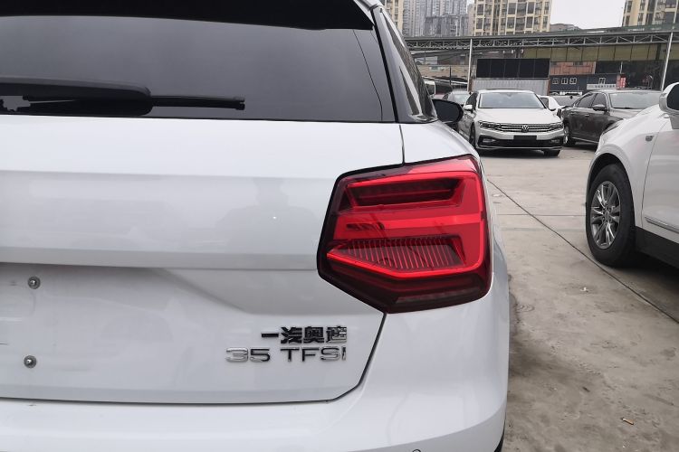 奥迪Q2L 2021款 35 TFSI 时尚动感型车身外观9