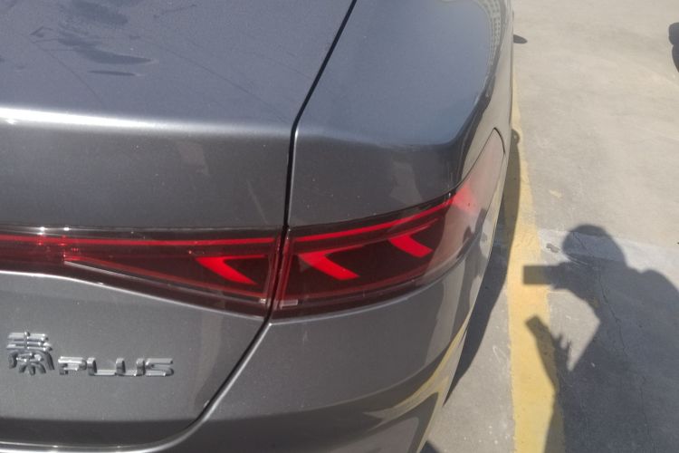 比亚迪 秦PLUS 2024款 荣耀版 DM-i 55KM领先型车身外观9