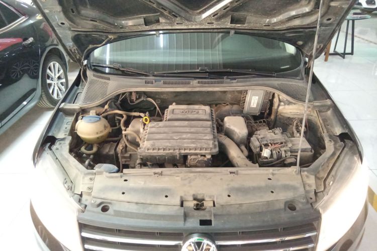 大众 桑塔纳 2016款 1.6L 手动风尚版机舱底盘24