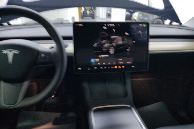 特斯拉 Model Y 2022款 改款 长续航全轮驱动版中控内饰16