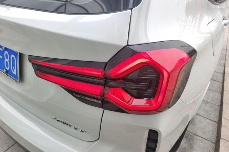 宝马X3 2022款 xDrive30i 领先型 M曜夜套装车身外观9