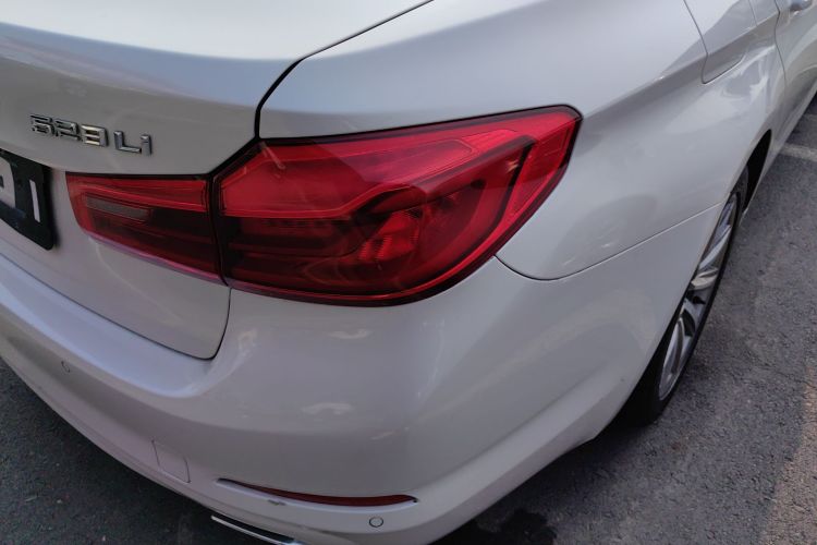 宝马5系 2018款 528Li 上市特别版车身外观9