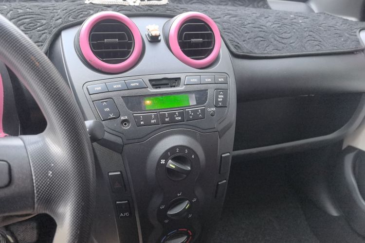 比亚迪F0 2015款 1.0L AMT 铉酷型中控内饰16