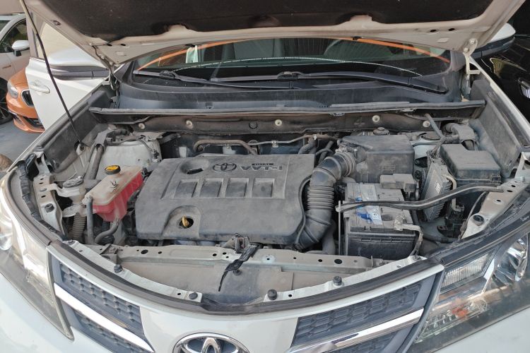 丰田 RAV4荣放 2015款 2.0L CVT两驱风尚版机舱底盘24