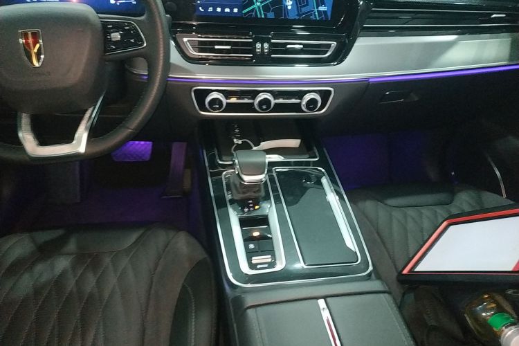 红旗HS5 2023款 2.0T 旗享Pro版中控内饰18