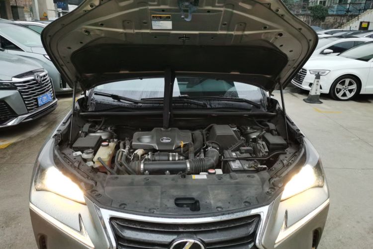 雷克萨斯NX 2015款 200t 全驱 锋尚版机舱底盘24