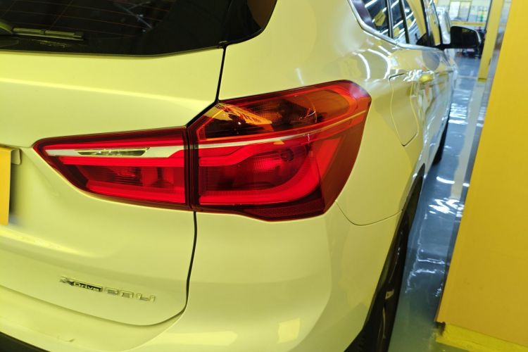 宝马X1 2019款 xDrive20Li 尊享型车身外观9