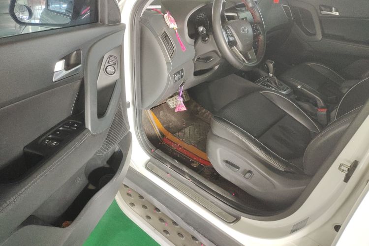 北京现代ix25 2015款 2.0L 自动两驱智能型GLS中控内饰20