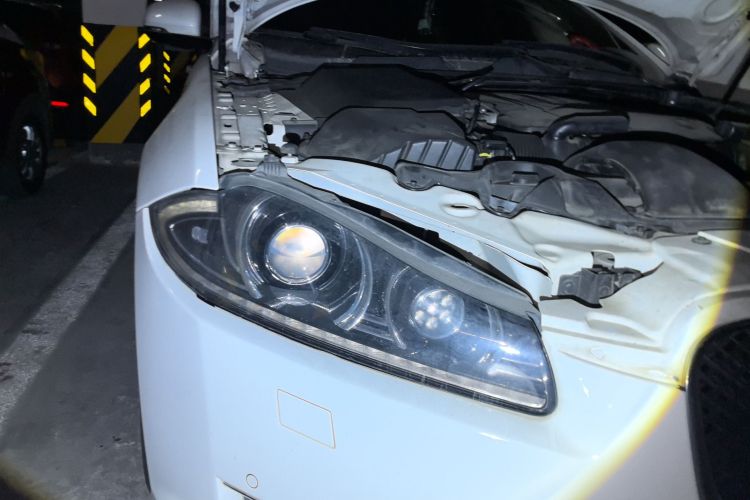 捷豹XF 2015款 XF 3.0 SC R-Sport 豪华版车身外观8