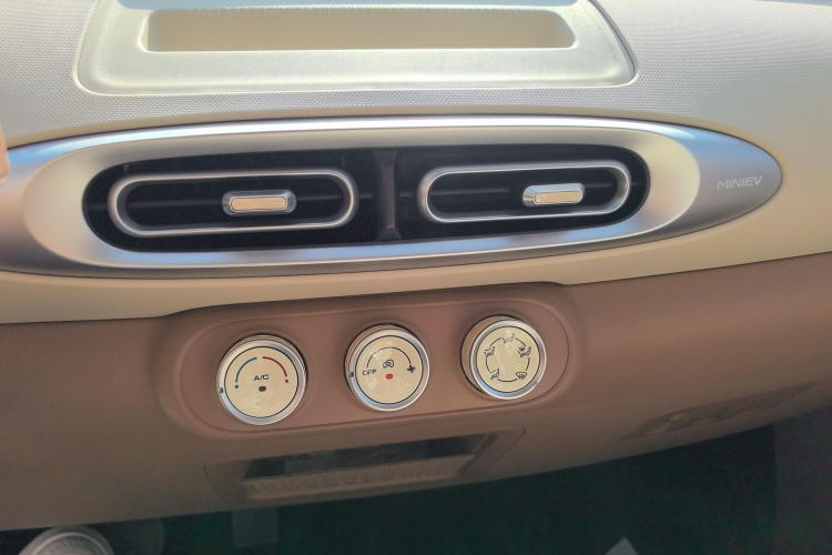 五菱汽车 宏光MINIEV 2025款 四门版 进阶款中控内饰16