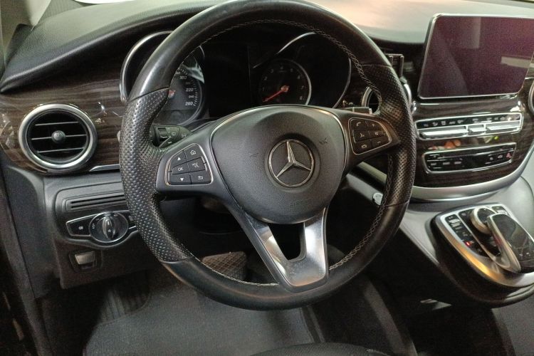 奔驰V级 2018款 V 260 领航版 国V局部细节13