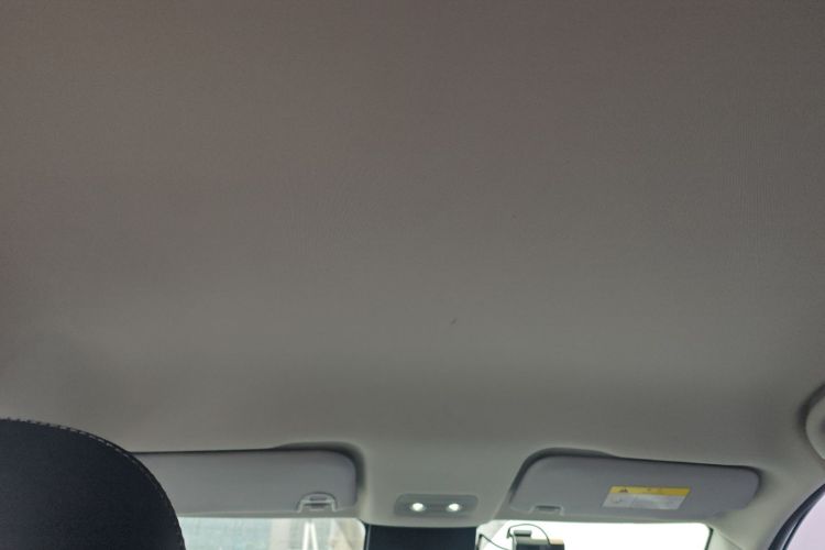 哪吒汽车 哪吒V 2022款 潮 400 Lite中控内饰22