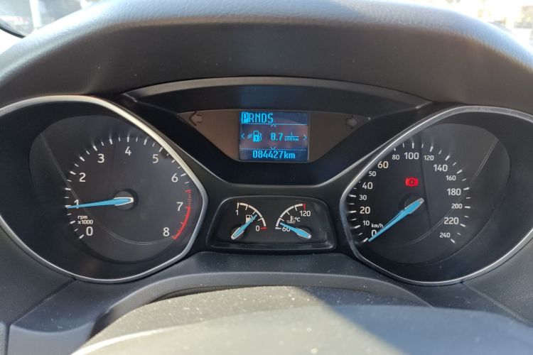 福特 福克斯 2018款 两厢经典 1.6L 自动风尚型智行版中控内饰14