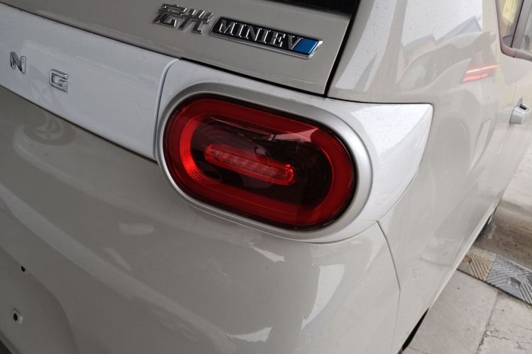 五菱汽车 宏光MINIEV 2024款 第三代 215km 青春版车身外观9