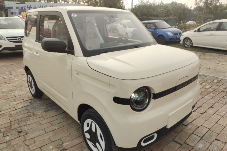 吉利银河 熊猫 2025款 210km 元气熊车身外观3