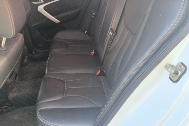 吉利汽车 帝豪 2017款 三厢百万款 1.5L 手动向上版中控内饰21