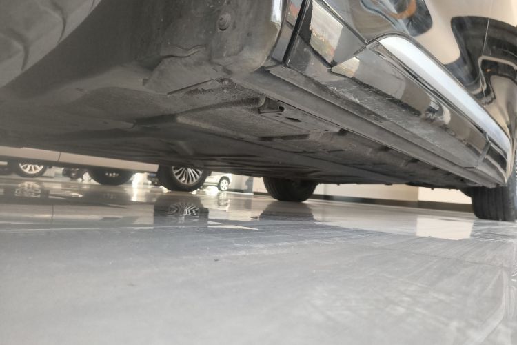 腾势D9 2022款 DM-i 970 四驱尊荣型局部细节9002