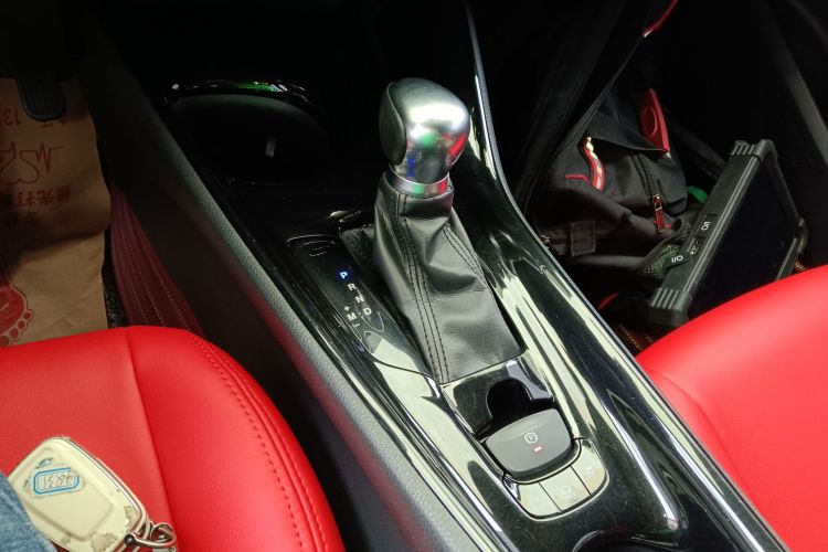 丰田C-HR 2018款 2.0L 酷越领先版 国V中控内饰18