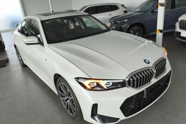 宝马3系 2024款 320Li M运动套装车身外观3