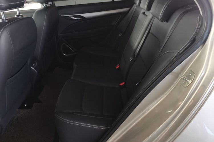 吉利汽车 帝豪 2020款 1.5L 手动向上版中控内饰7004