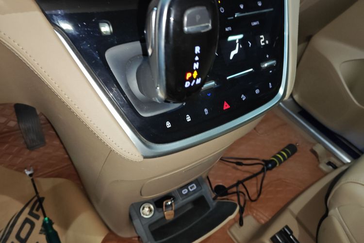 别克GL8 2020款 ES陆尊 653T 尊享型中控内饰18