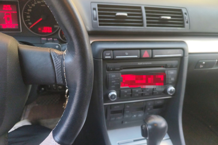 奥迪A4 2008款 2.0T 个性风格版中控内饰16