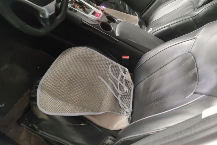 标致3008 2015款 2.0L 自动经典版中控内饰19