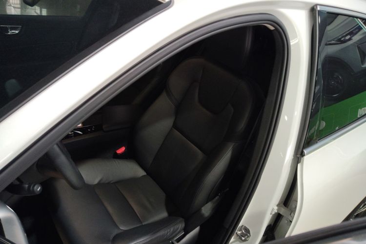 沃尔沃XC60 2022款 B5 四驱智逸豪华版中控内饰19