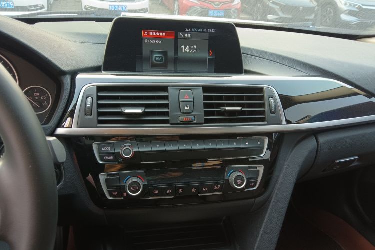 宝马3系 2018款 320Li 时尚型中控内饰16