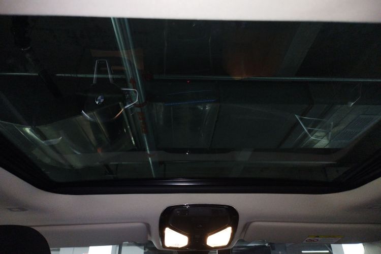 宝马2系(进口) 2025款 225i M运动曜夜套装中控内饰22