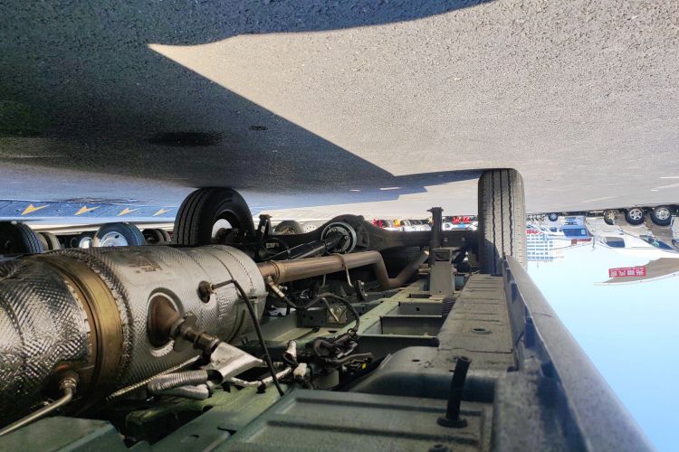 江铃福顺 2025款 2.0T 8AT柴油中轴中高顶商运型多功能乘用车7座局部细节9001