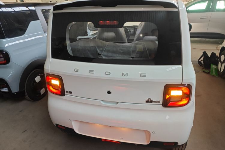 吉利银河 熊猫 2025款 210km 元气熊车身外观6