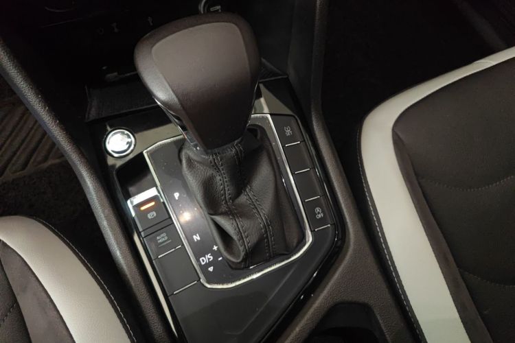 大众 途观L 2018款 330TSI 自动两驱豪华版中控内饰18