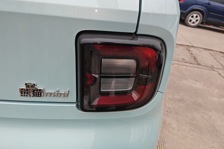 吉利银河 熊猫 2025款 210km 元气熊车身外观9