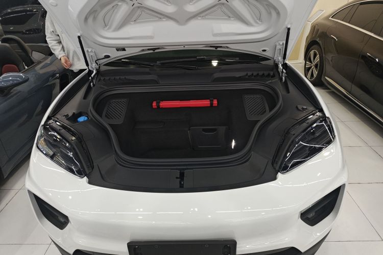 保时捷 Macan新能源 2024款 Macan 长续航版机舱底盘24