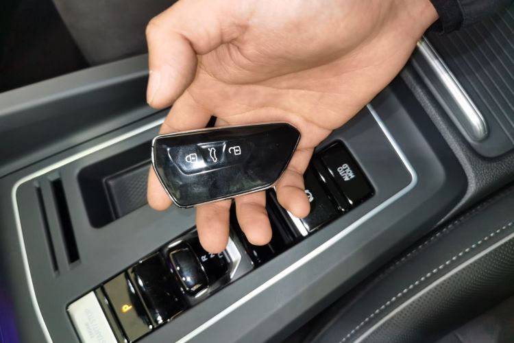 大众 高尔夫 2023款 改款 280TSI DSG R-Line中控内饰7001