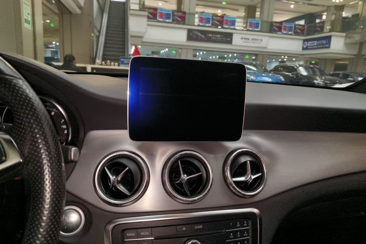 奔驰CLA 2017款 改款 CLA 220 4MATIC中控内饰16