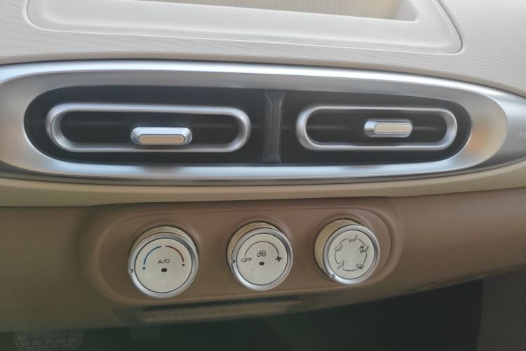 五菱汽车 宏光MINIEV 2025款 四门版 进阶款中控内饰16